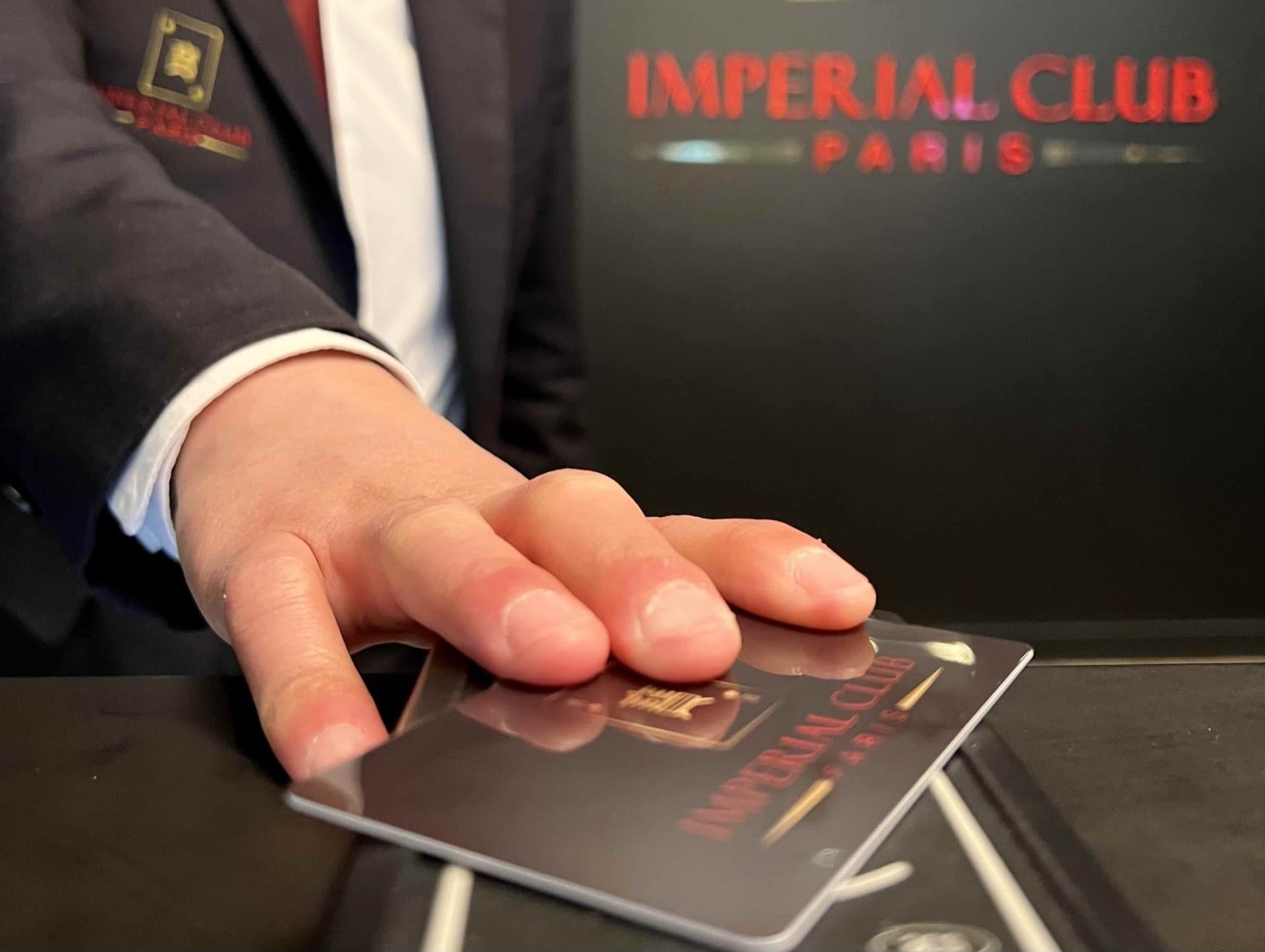 Accueil et carte de membre de l’Impérial Club Paris